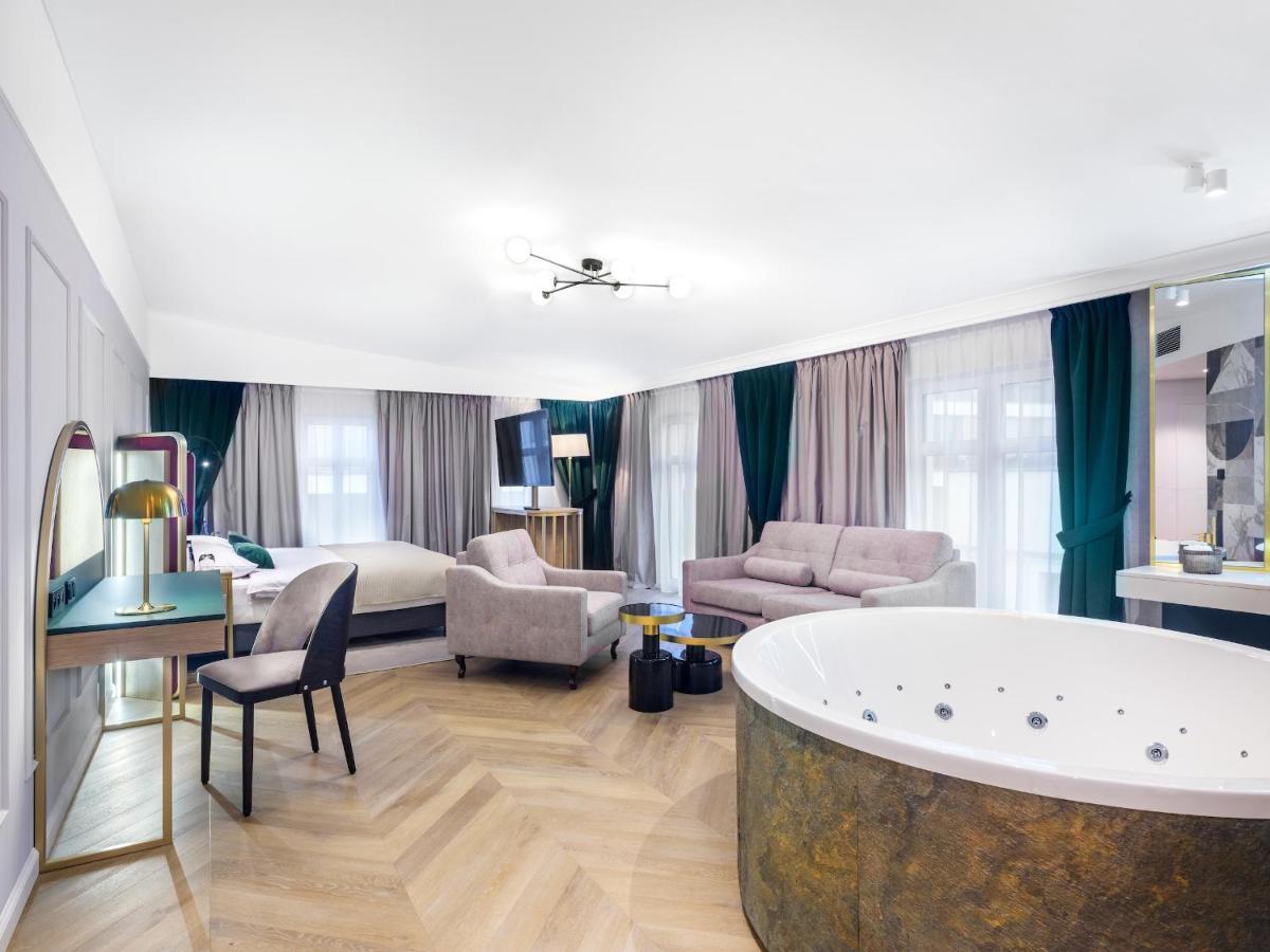 Golden Queen Deluxe Jacuzzi Apartments - Old Town Krakow Ngoại thất bức ảnh