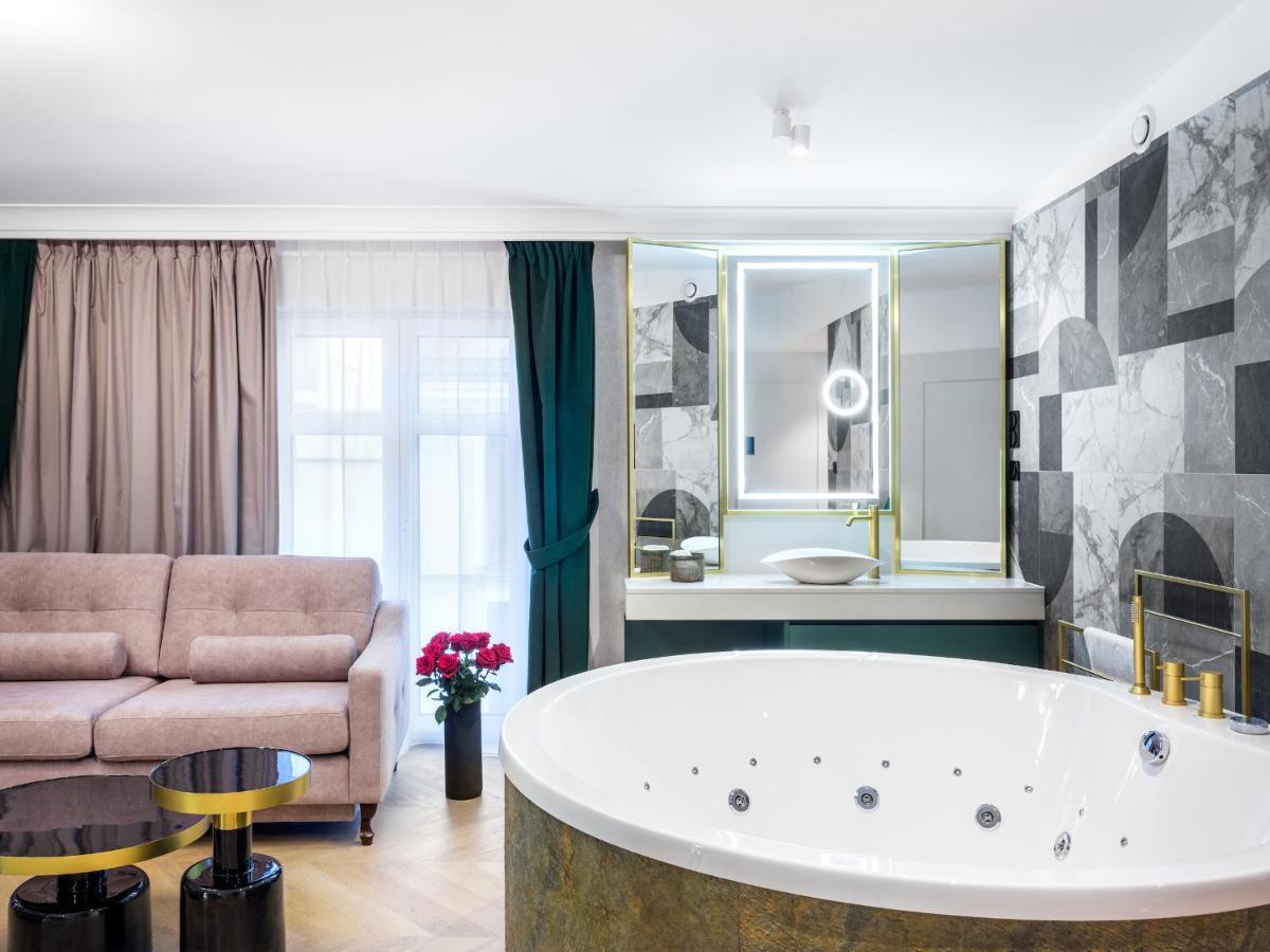 Golden Queen Deluxe Jacuzzi Apartments - Old Town Krakow Ngoại thất bức ảnh
