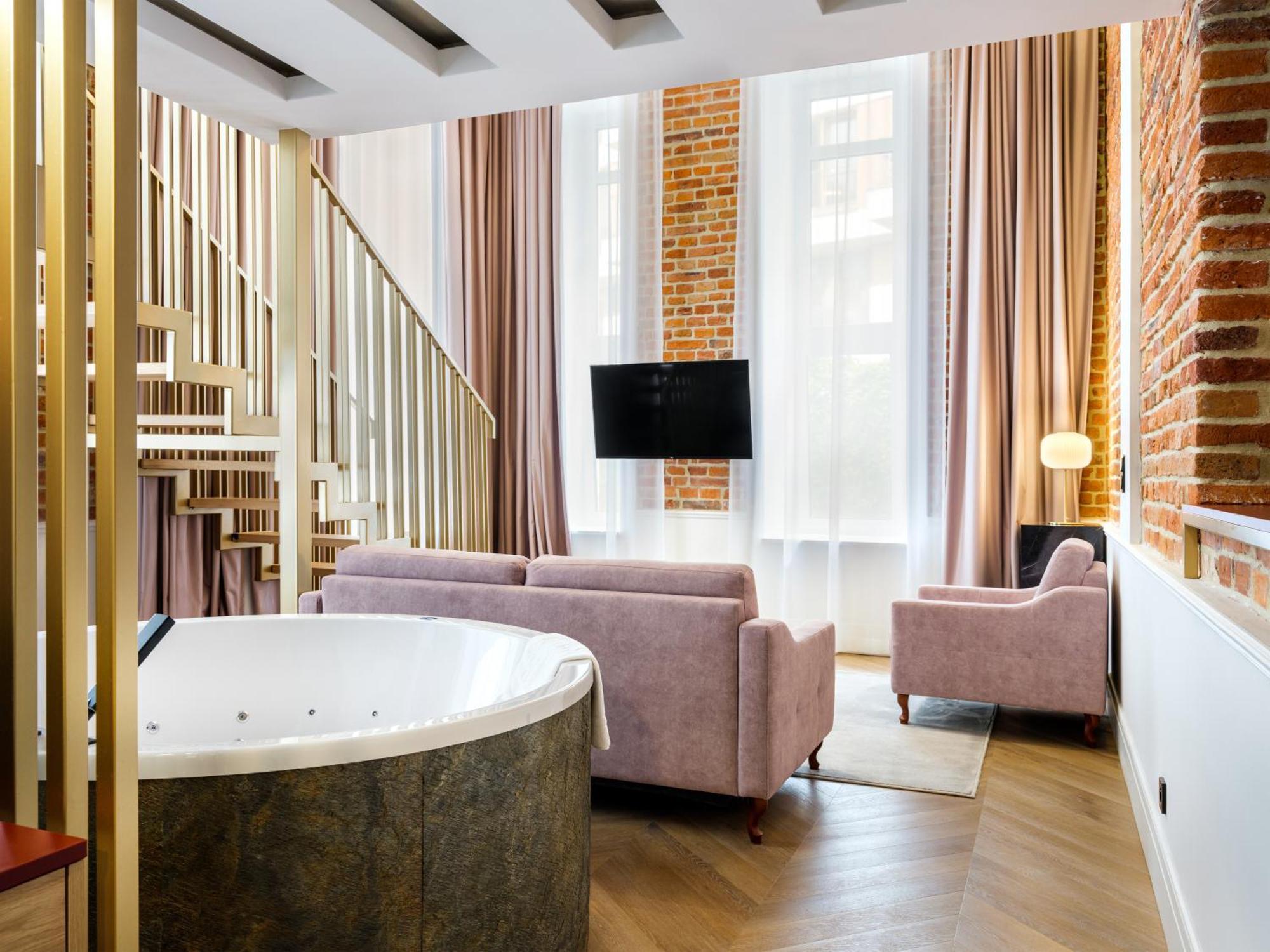 Golden Queen Deluxe Jacuzzi Apartments - Old Town Krakow Ngoại thất bức ảnh